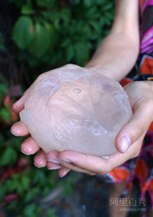 你敢吃吗?可以吃的矿泉水瓶,环保又方便(图3) 你敢吃吗?可以吃的水瓶,环保又方便--置顶表情